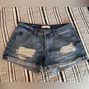 KanCan Jean shorts, size large, great condition !